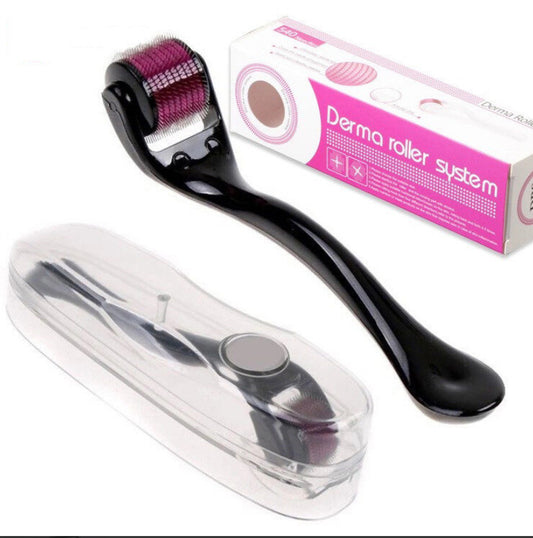 Derma Roller mit Nadelgrößen von 0,20 mm bis 3,00 mm ist ein professionelles Tool, das zur Kollagenproduktion und Hautstraffung eingesetzt wird. Es kann auch bei Narben, Falten und Akne helfen. Perfekt für zuhause oder im professionellen Gebrauch.
