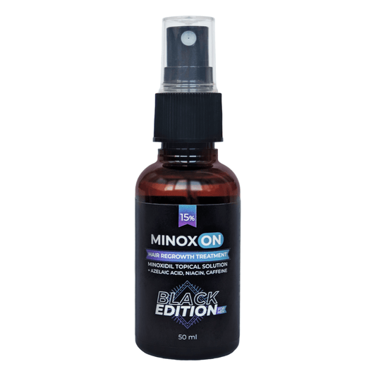 Dieses Haarwuchsmittel enthält 15% Minoxidil und Azelainsäure, um effektiv den Haarwuchs anzuregen und Haarausfall zu bekämpfen. Das Sprayformat ermöglicht eine einfache Anwendung und das Kombinieren der beiden Wirkstoffe verstärkt die Ergebnisse. Klinisch bewiesen und von Experten empfohlen.
