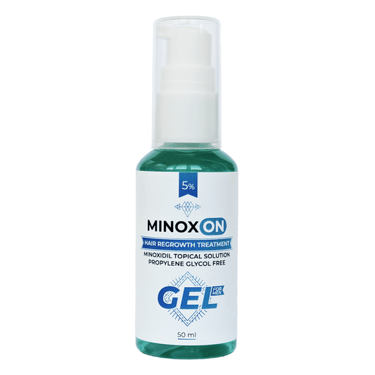 Schützen Sie Ihr Haar mit Minoxidil 5 % GEL. Dieses frei von Propylenglykol hergestellte Haarspray fördert das Wachstum von dünner werdendem Haar und lässt es voller und gesünder aussehen. Mit einer Wirksamkeit von 5 % ist es die ideale Lösung für Menschen mit Haarausfall.